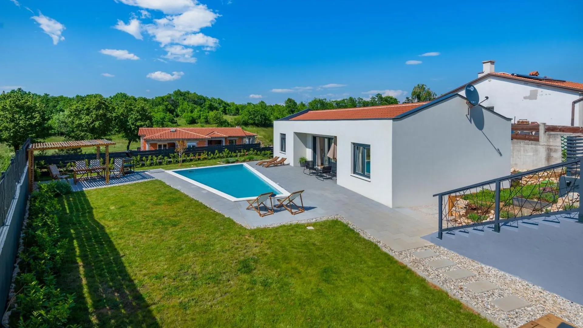 Villa The Pool House, A Lush Modern Villa With A Pool Nedescina Holiday home