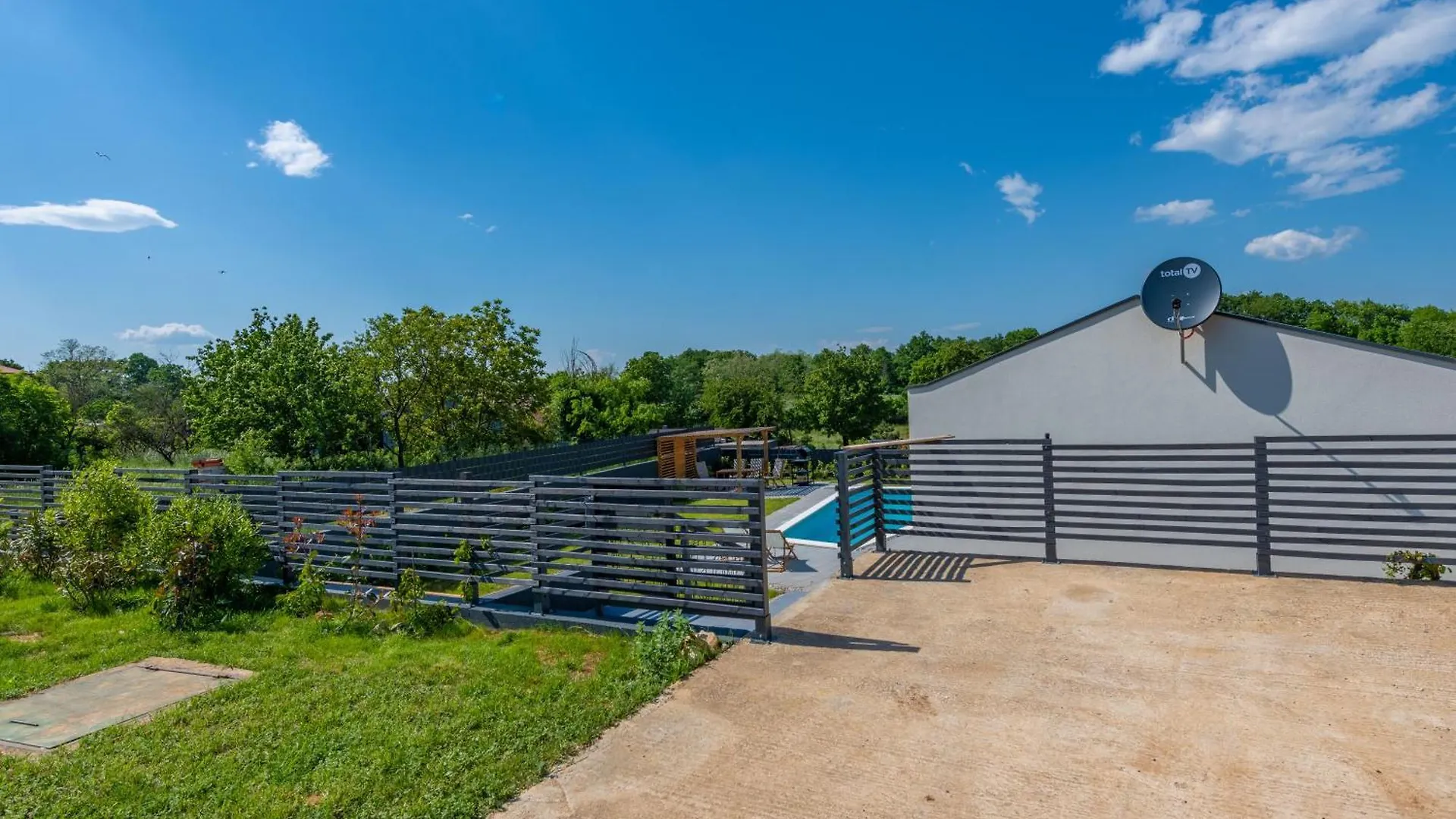 Holiday home Villa The Pool House, A Lush Modern Villa With A Pool Nedescina