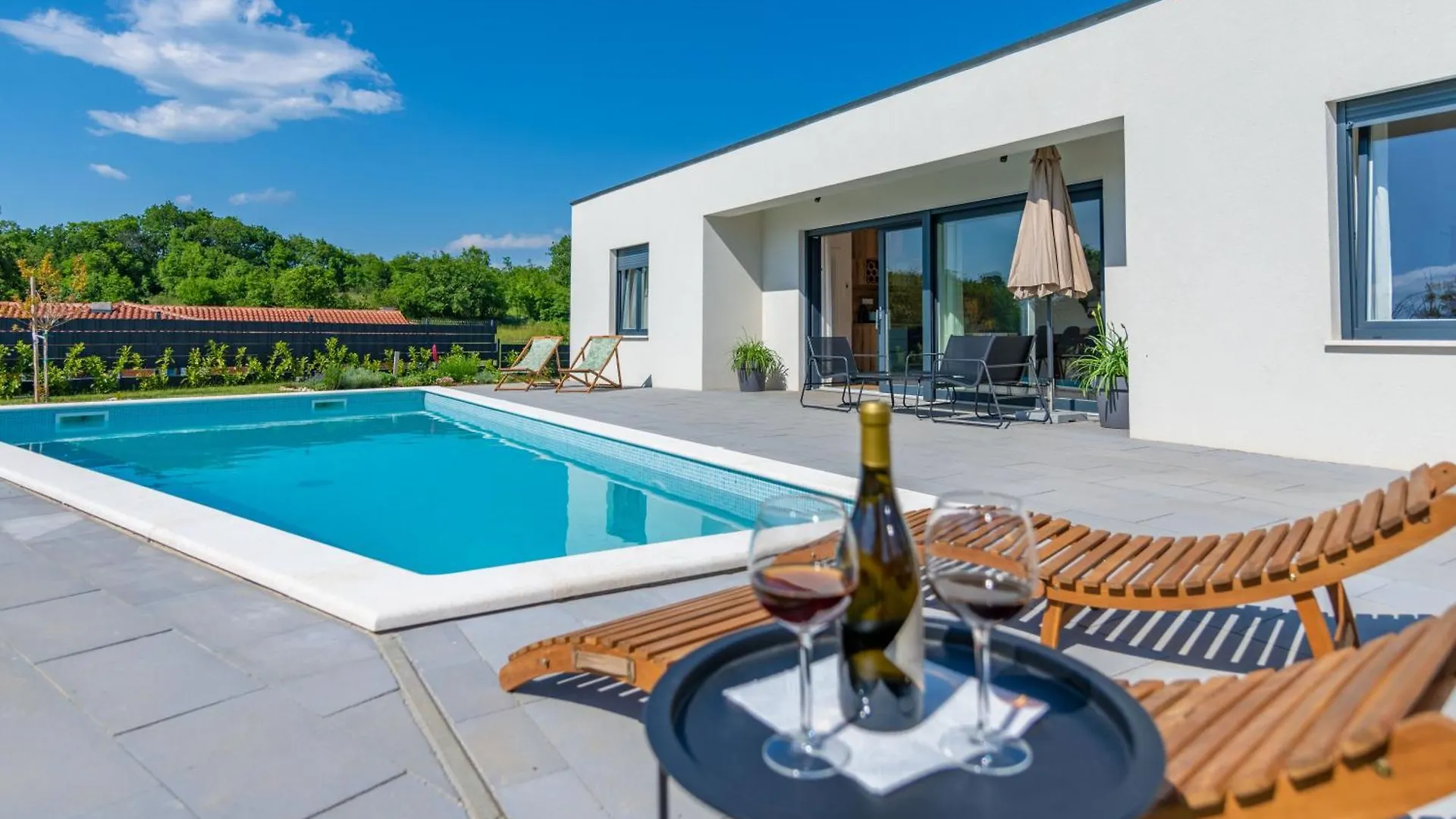 Villa The Pool House, A Lush Modern Villa With A Pool Nedescina