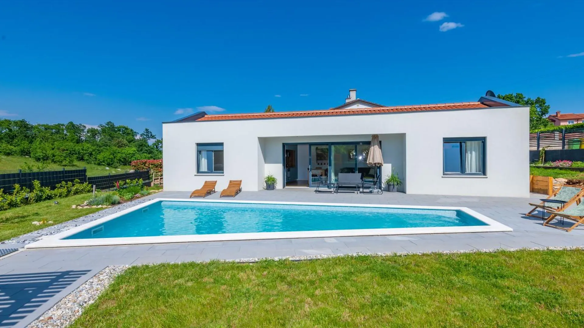 Villa The Pool House, A Lush Modern Villa With A Pool Nedescina