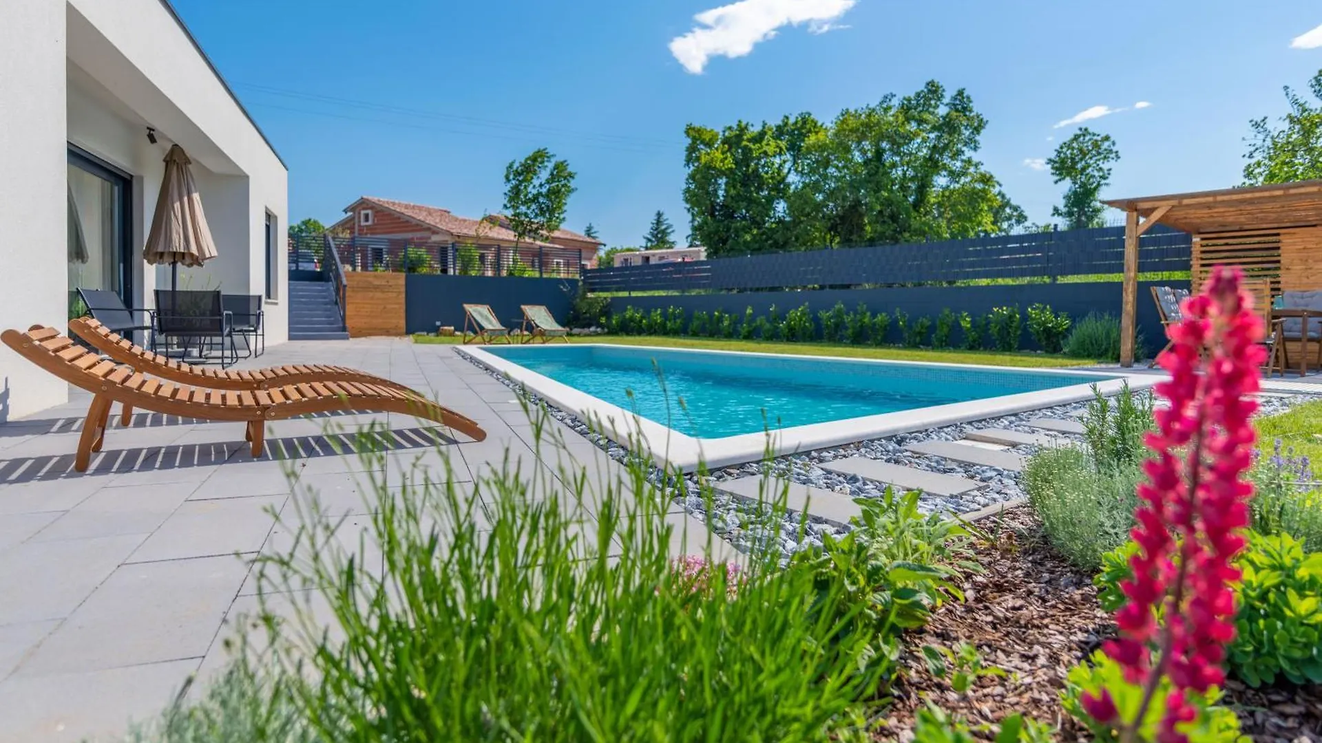 Holiday home Villa The Pool House, A Lush Modern Villa With A Pool Nedescina